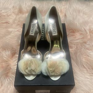 Badgley Mischka ivory petal open toe satin Ginseng heels
